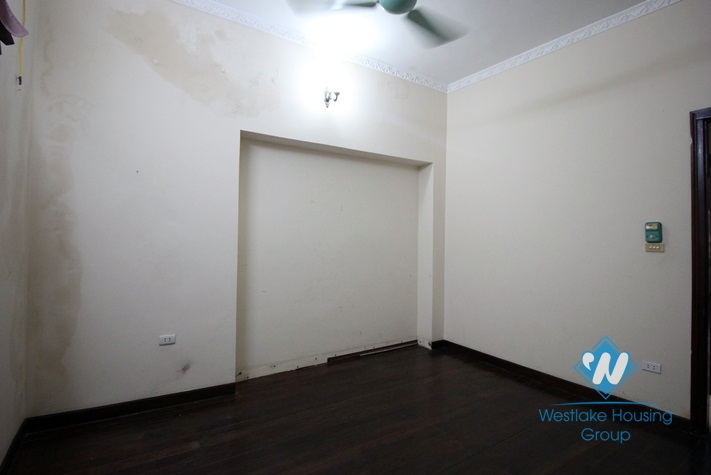 Commodious and unfurnished house for rent in Nghi Tam, Ha Noi
